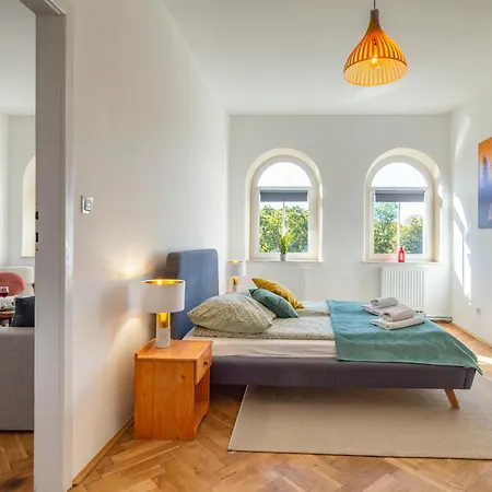 Alma In Cracow! 2 By The Gate To Old Town