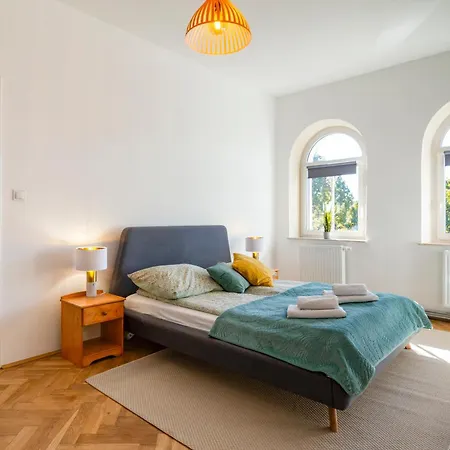 Alma In Cracow! 2 By The Gate To Old Town