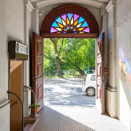 Alma In Cracow! 2 By The Gate To Old Town